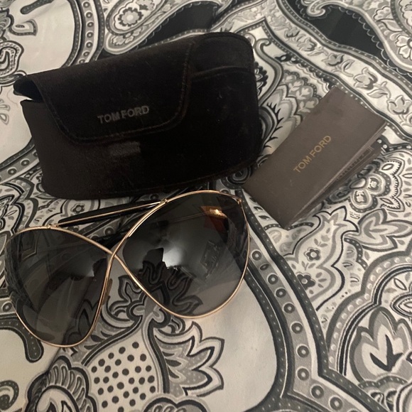 Tom Ford sunglasses like new - Picture 2 of 3